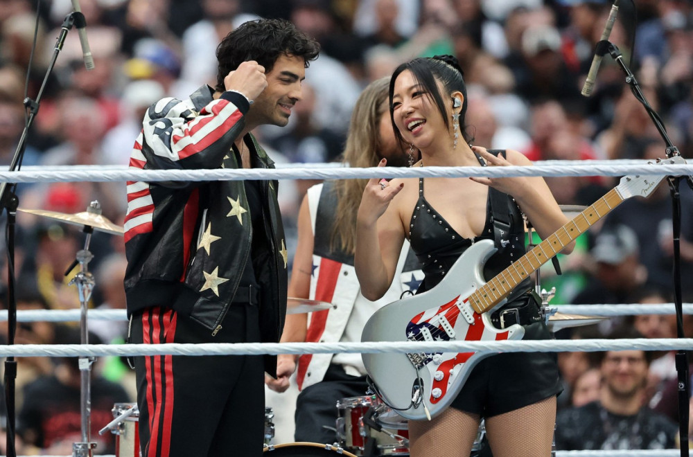 Stalno je kukao kako nema sreće sa ženama – sad i zvanično ljubi mladu lepoticu FOTO