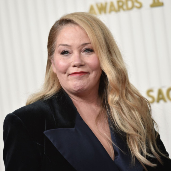 Kristina Eplgejt se oglasila usred teške borbe sa multiplom sklerozom: "Jaka sam, uskoro ću se vratiti" FOTO