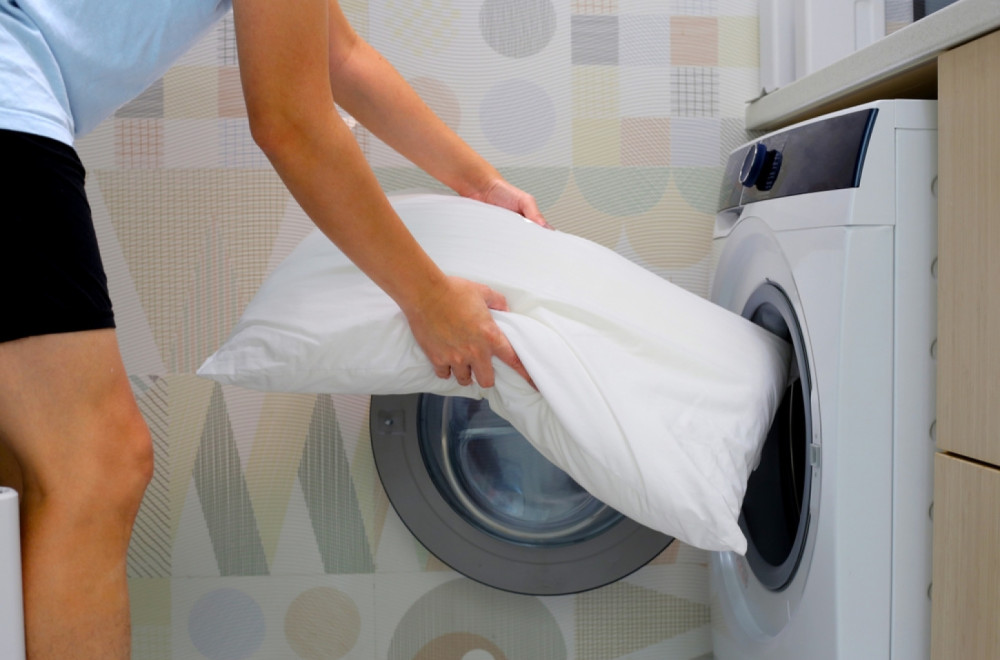 Kako se peru jastuci da uvek budu snežno beli i mirišljavi