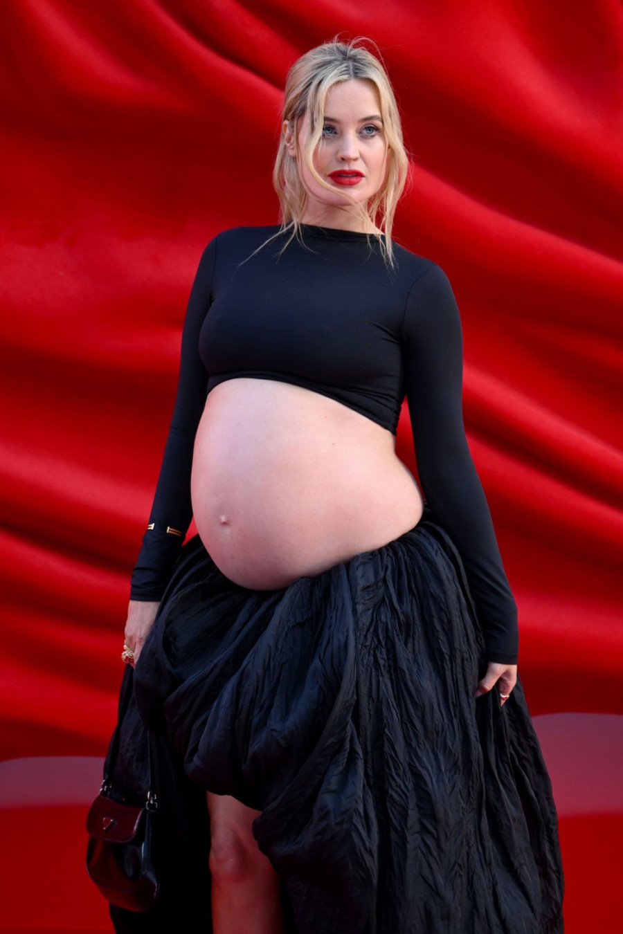 Vatreno i provokativno u poodmakloj trudnoći? Moguće je kod ove lepotice FOTO