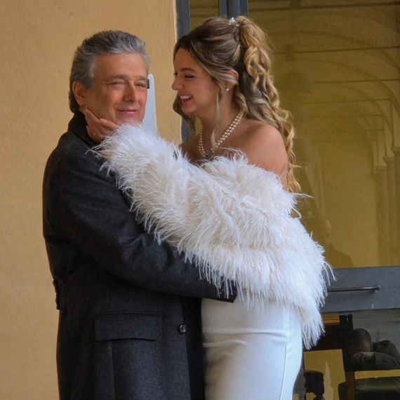 Kada su se upoznali – on je bio njen profesor: Ljubav sa 40 godina starijim danas cveta FOTO/VIDEO