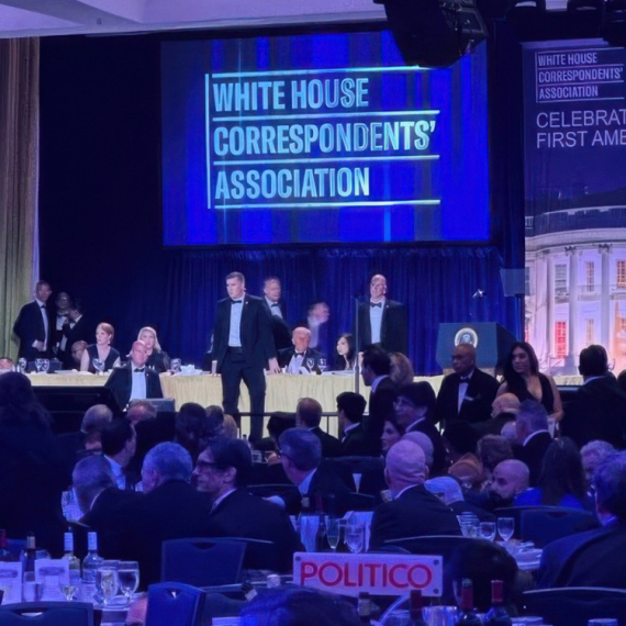 Snimak nakon napada na Trampa "zapalio" mreže:  "Svuda haos, a on dovršava jelo" VIDEO