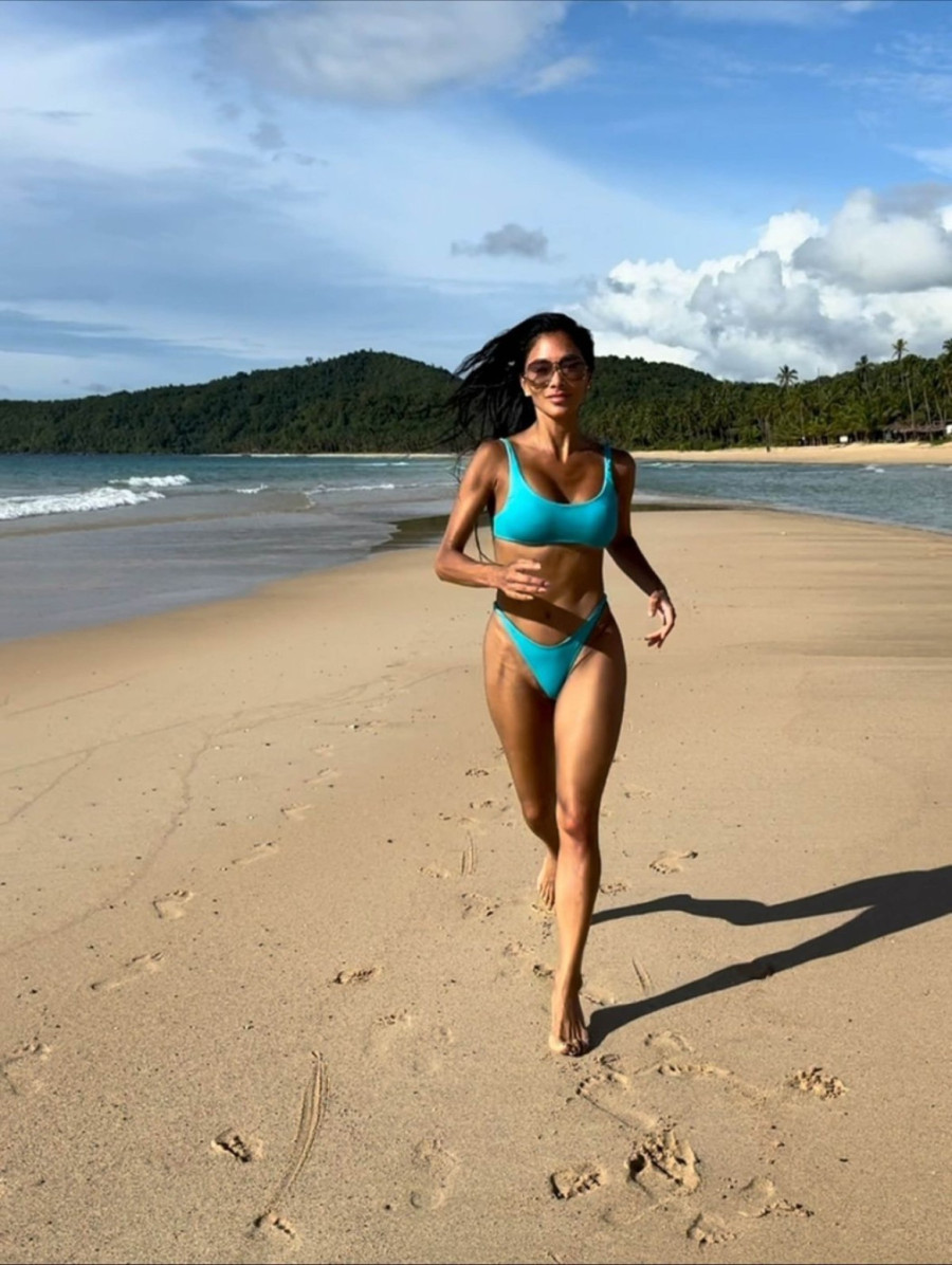 Zbog serije seksi fotografija najzgodnije pevačice svi jedva čekaju leto FOTO