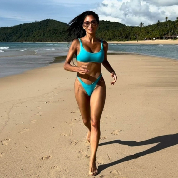 Zbog serije seksi fotografija najzgodnije pevačice – svi jedva čekaju leto FOTO