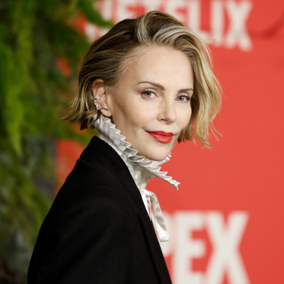 "Koristim crveno svetlo i krv devetnaestogodišnjaka" VIDEO