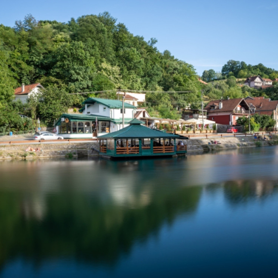 Na samo 90 km od Beograda krije se nestvarna reka: Voda ledena i kristalno čista, prizori kao iz filma FOTO