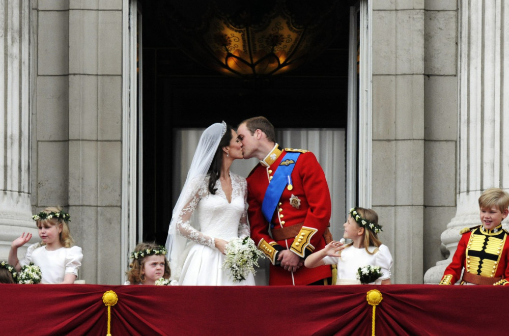 Kejt Midlton i princ Vilijam slave 15. godišnjicu braka: Zajedničkom fotkom usijali mreže FOTO