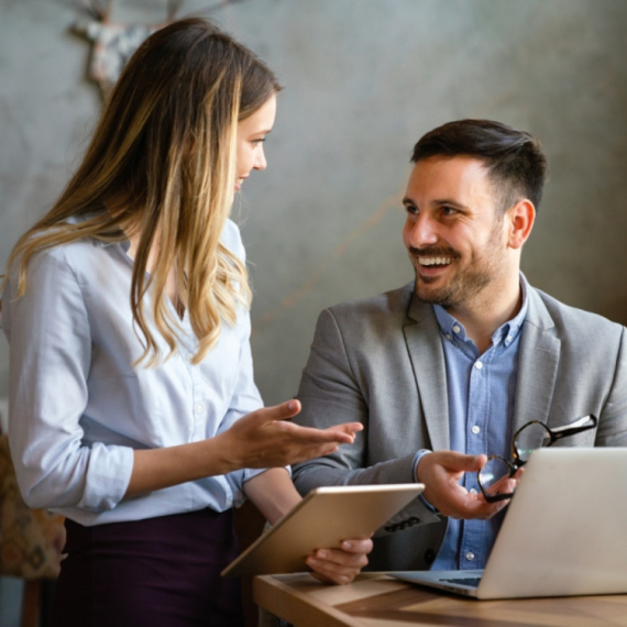 Zaljubljeni ste u kolegu s posla? Evo i kako da se nosite sa tim osećanjima