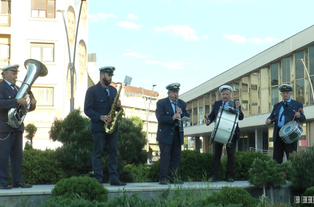 Najlepše buđenje ovog jutra imali su Čačani: Prvomajska budilica tradicionalno odjeknula za 1. maj  FOTO/VIDEO