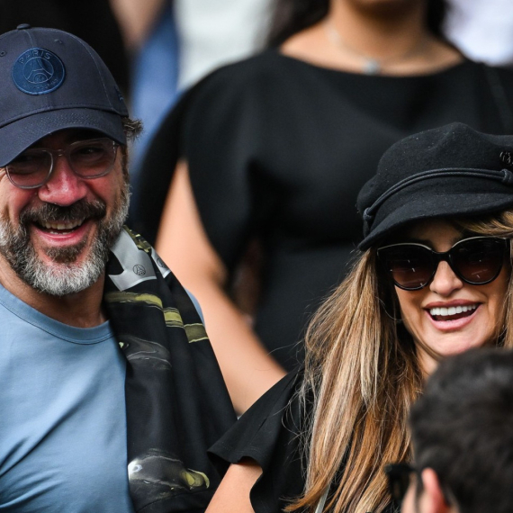 Sve mogu da sakriju, ali ljubav ne: Penelope Kruz u retkom izlasku sa suprugom FOTO