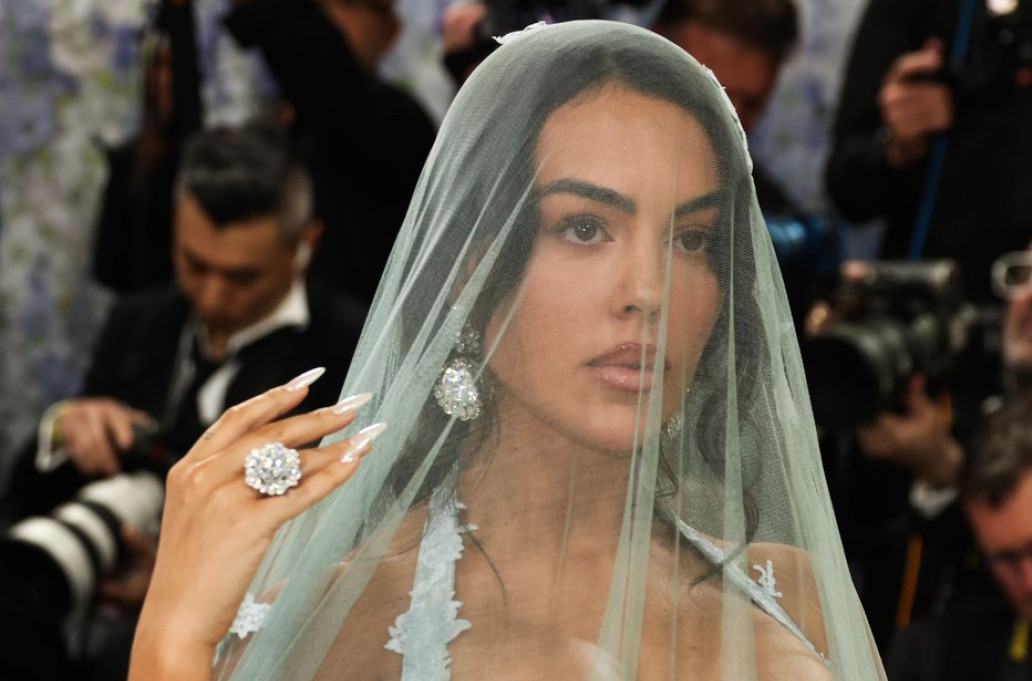 Georgina opet razbesnela stajlingom: Nije ti ovde mesto, idi kući FOTO