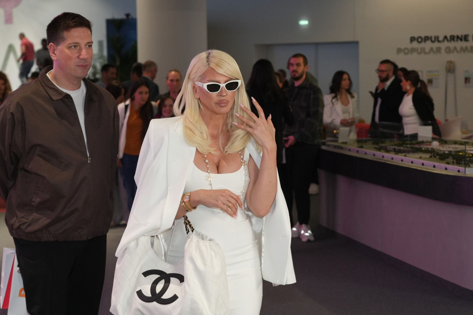 Jelena Karleuša: Svaku stvar obučem samo jednom u životu, sve poklanjam FOTO/VIDEO