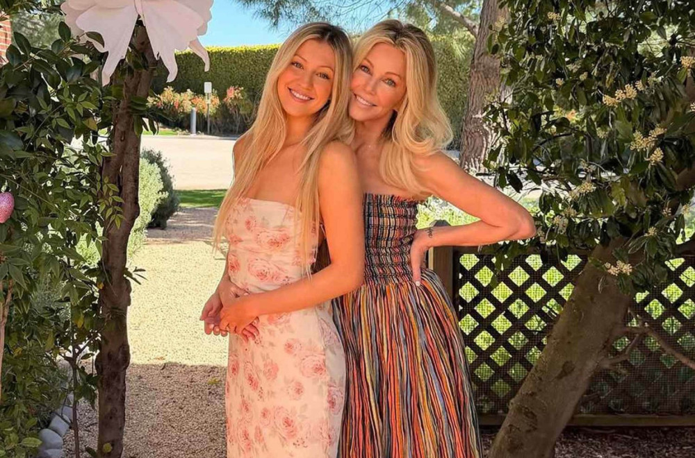 Koja je majka, a koja ćerka? Slavna plavuša pokazala svoju naslednicu FOTO