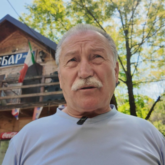 Da li je ovo "najluđi" Srbin? 1999. godine krenuo na NATO bazu sa flašom punom urina FOTO