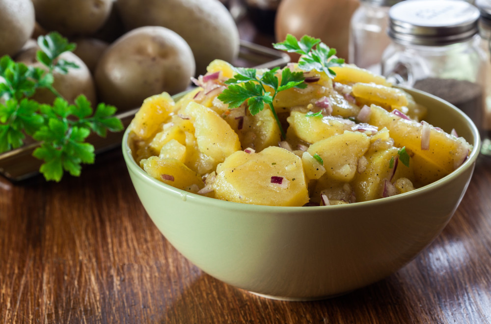 Krompir salata biće ukusnija i kremastija samo ako dodate ovaj sastojak