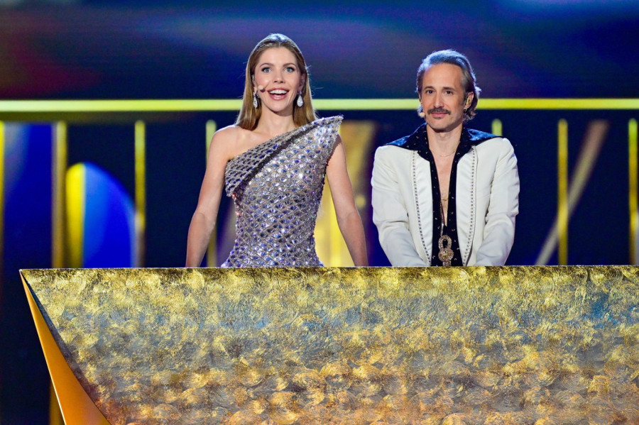 Voditeljka Evrovizije priredila spektakl: A mislili smo da ima samo jednu seksi haljinu FOTO