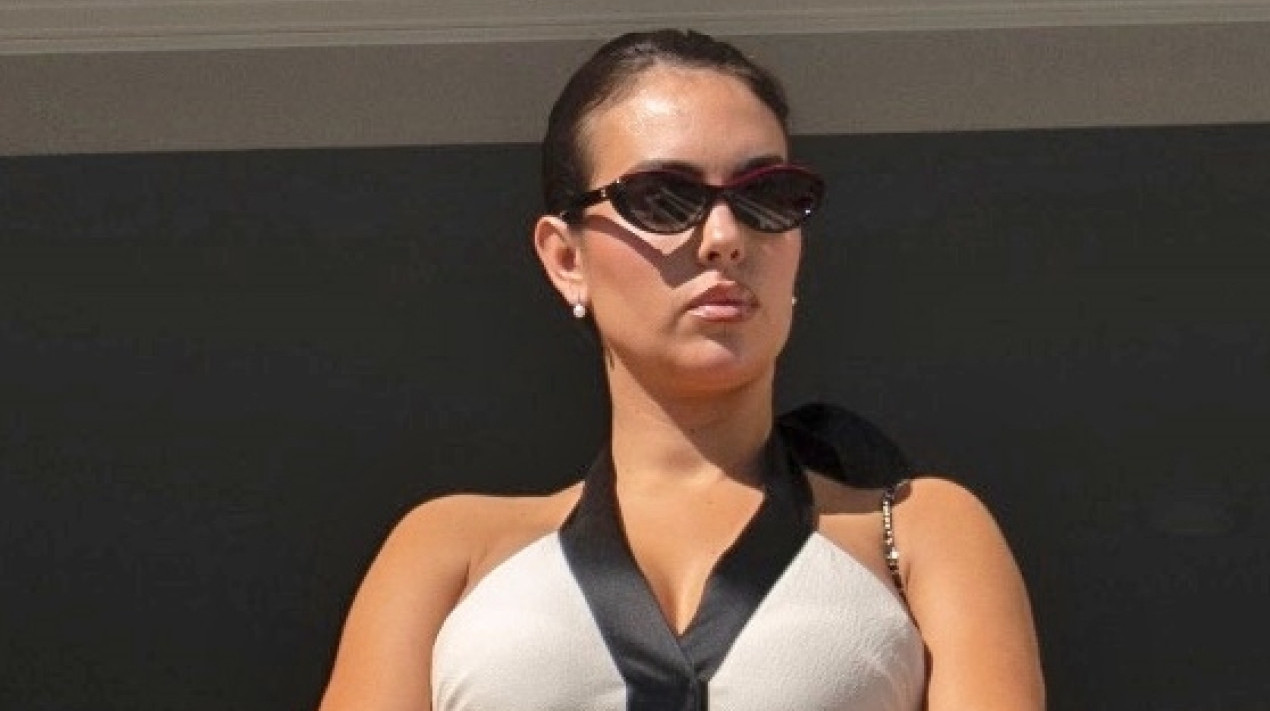 Georgina u stilu Merilin Monro: Kratka haljinica i duboki dekolte da "zapečati" dolazak u Kan FOTO