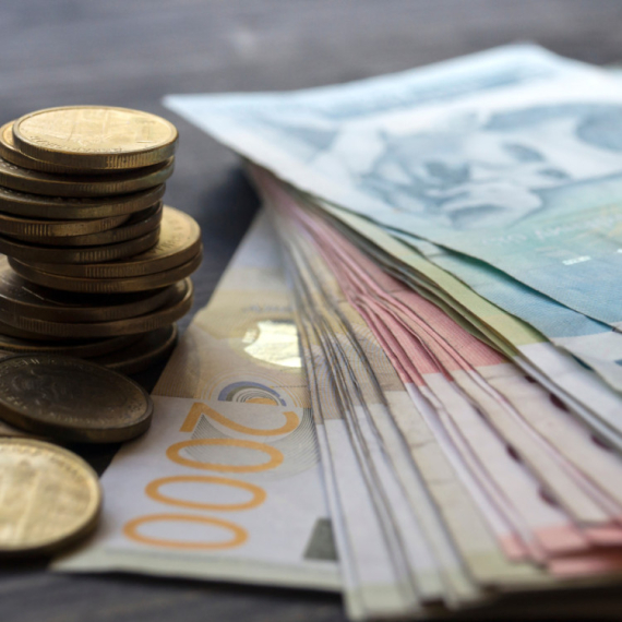 Iz sata u sat sve više: Za naknadu od 6.000 dinara do 12 sati prijavilo se oko 361.000 građana