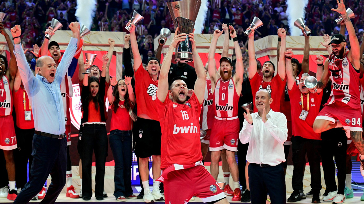 Olimpijakos šampion Evrope; Milutinov slavio sa trobojkom; Furnije MVP; Tajrik o Partizanu VIDEO