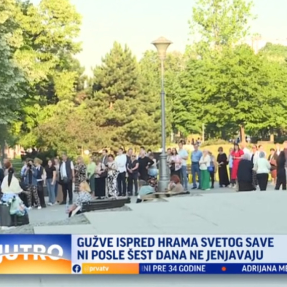 Šesti dan od dolaska Pojasa Presvete Bogorodice u Srbiju redovi vernika kilometarski VIDEO