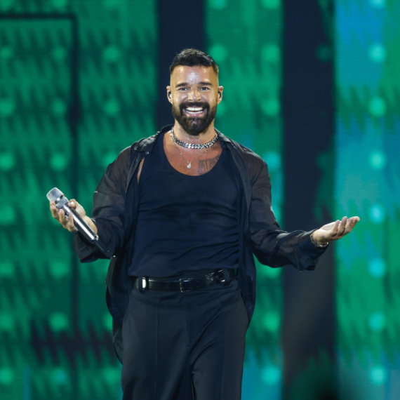 Riki Martin na binu stiže pravo iz hotelske sobe, ali to nije sve: Evo šta se nalazi na njegovoj rajder listi