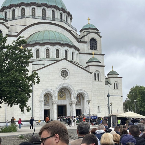 Poznato šta se dogodilo u redovima za celivanje Pojasa Presvete Bogorodice; Vernici zvali MUP