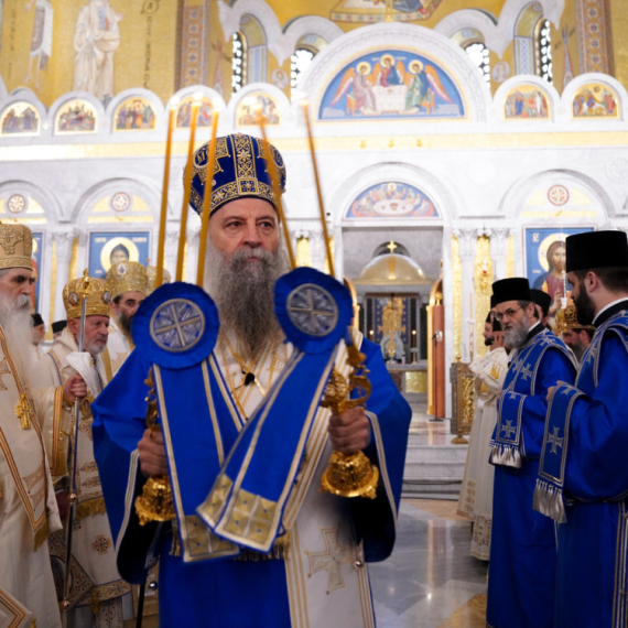Svečani ispraćaj Pojasa Presvete Bogorodice: Celu noć redovi oko Hrama, završena Liturgija FOTO/VIDEO