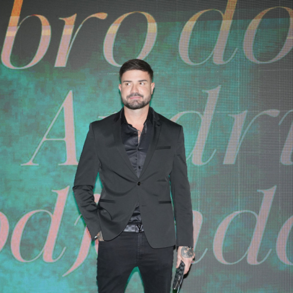 Drama na koncertu: MC Stojan pao sa bine, reakcija publikr sve govori VIDEO