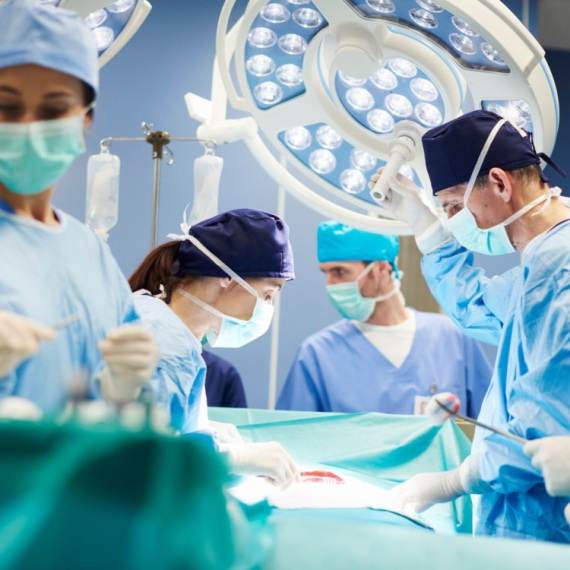 Revolicija u medicini: Čoveku prvi put presađeni jetra i bubrezi genetski modifikovane svinje