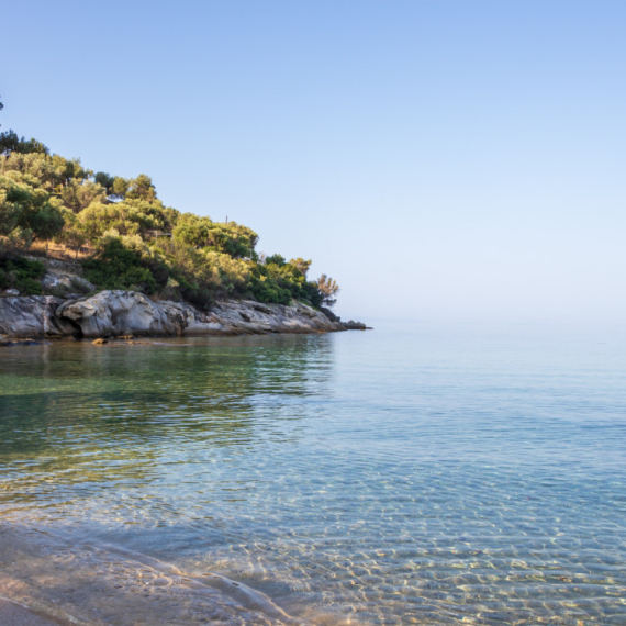 Grci obožavaju ovu plažu na Sitoniji: Raj na zemlji sa prirodnim hladom i mirisom borova FOTO