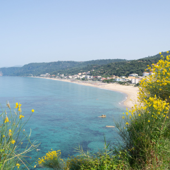 Mesto u Grčkoj gde se ni ležaljke ne naplaćuju: Malo letovalište sa ogromnom plažom je biser Jonskog mora