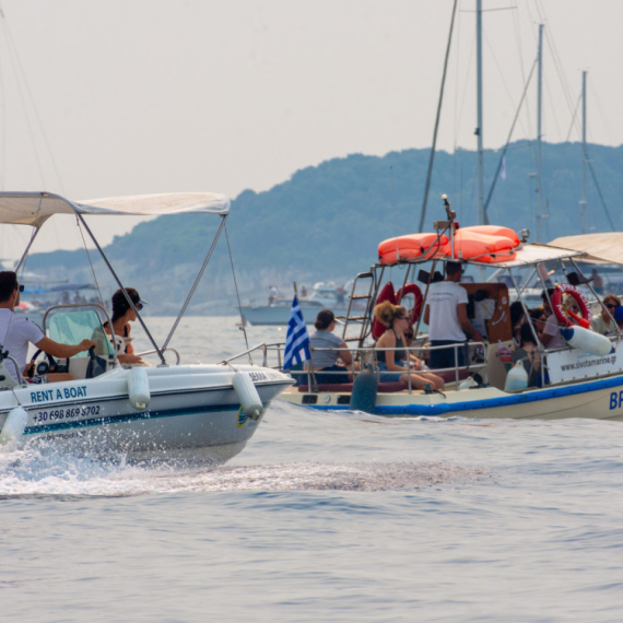 Kapetan uhapšen nakon požara i potonuća dva turistička broda kod Paksosa