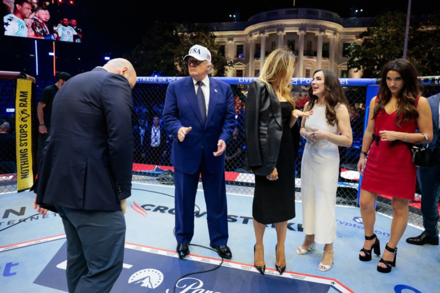 Melanija Tramp nikad nije bila ovako seksi: A samo je obukla malu crnu haljinu FOTO