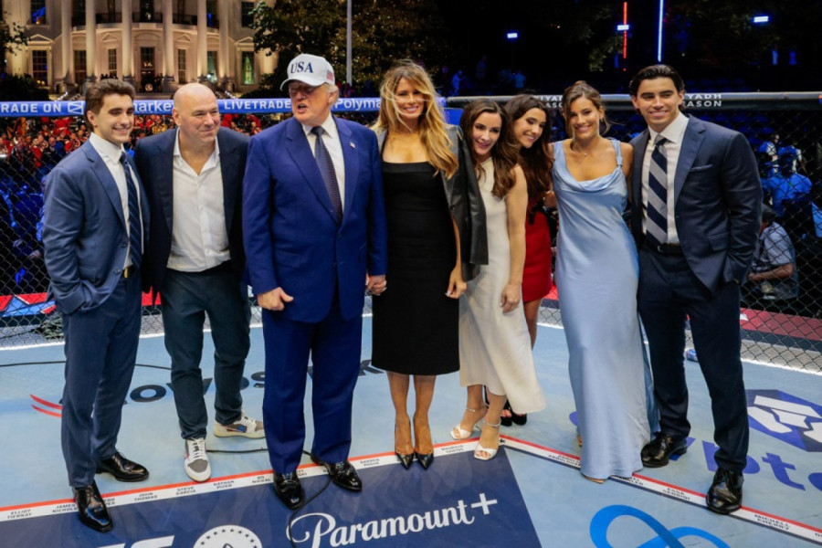 Melanija Tramp nikad nije bila ovako seksi: A samo je obukla malu crnu haljinu FOTO