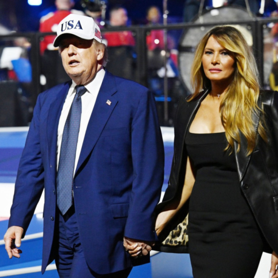 Melanija Tramp nikad nije bila ovako seksi: A samo je obukla malu crnu haljinu FOTO