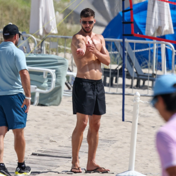 Najzgodniji portugalski fudbaleri se skinuli i "zapalili" mreže: "Gledala bih vas danima" FOTO