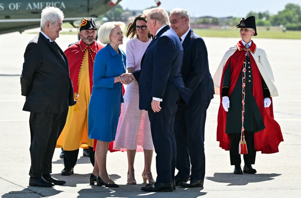 Ambasadorku SAD sprdaju zbog frizure: To mi treba da spasim vezu FOTO/VIDEO