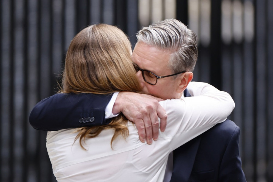 Ljubav su započeli na poslu i to svađom: Ko je supruga britanskog premijera koji je dao ostavku? FOTO