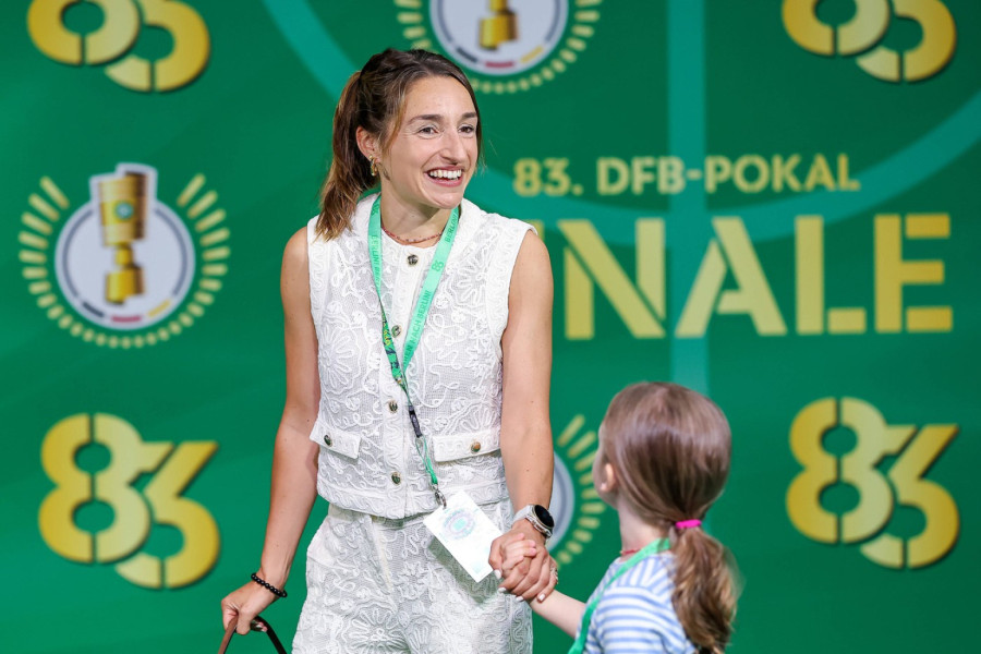 Ko je devojka Julijana Nagelsmana? Nemci ne mogu da je podnesu, a ona je stalno tu FOTO