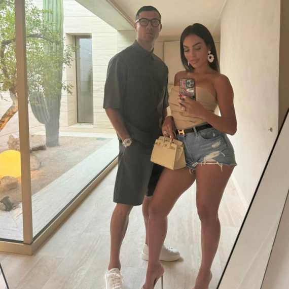 Ronaldo za svoju dragu bira samo najlepše: Dijamant vredan tri miliona "bode" oči FOTO