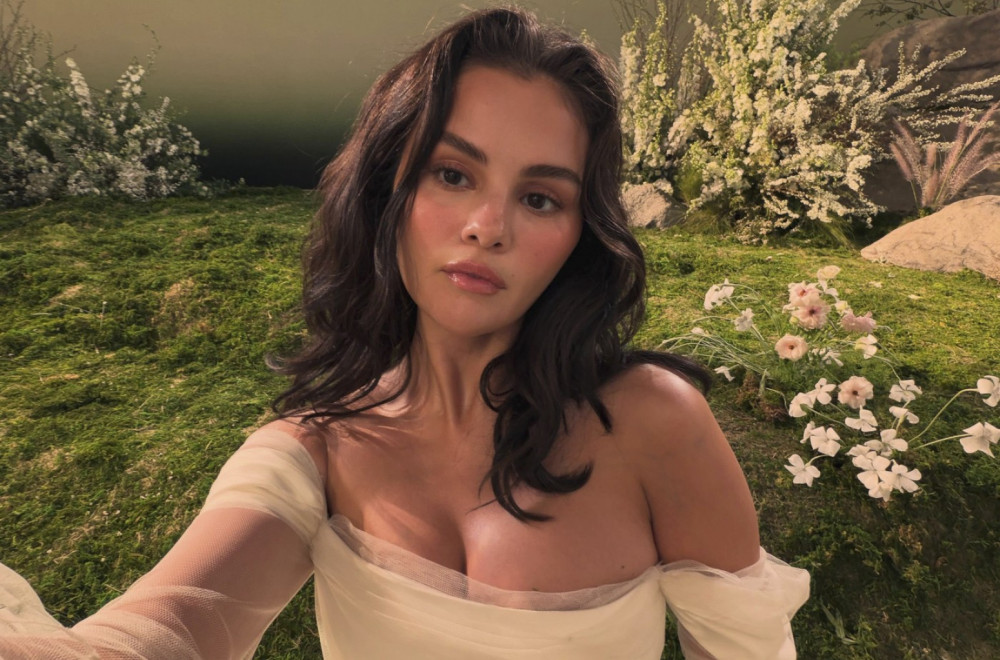 Pojavila se u zlatnoj haljini i zlobnicima začepila usta: Selena Gomez blista u inat svima FOTO
