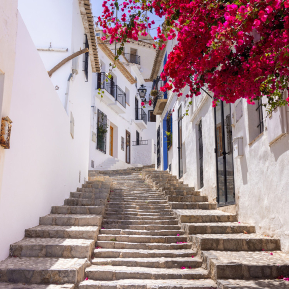 Španski biser koji porede sa Santorinijem: Mediteranski šarm koji turisti još uvek nisu otkrili FOTO