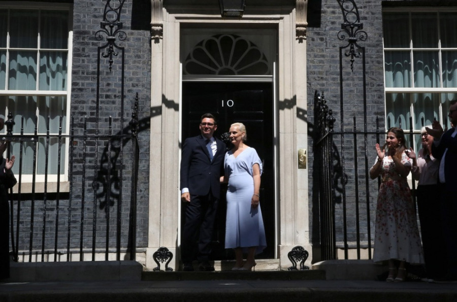 U rijalitiju je izabrala drugog, a on joj je oprostio: Svi bruje o prvoj dami Velike Britanije FOTO