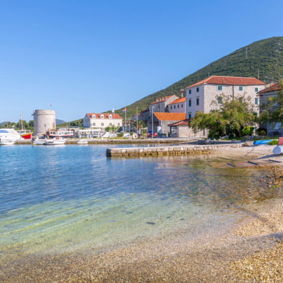 Kupači upozoreni: Na ovoj plaži u Hrvatskoj more zagađeno fekalijama, kupanje nije bezbedno