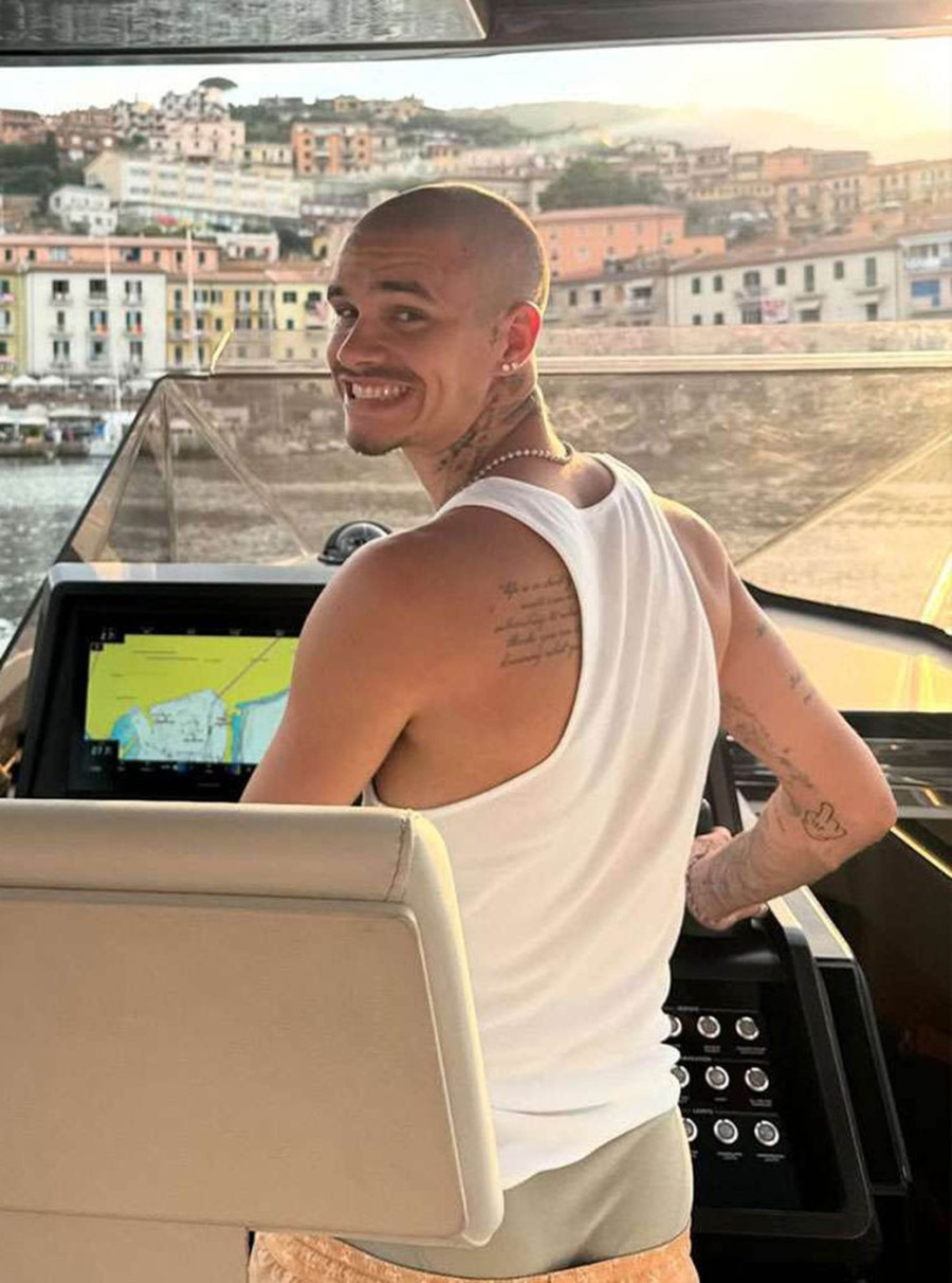 Ko je otac, a ko sin? Mreže su poludele za trbušnjacima Romea i Dejvida Bekama FOTO
