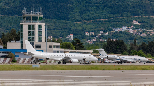 Poremećen avio-saobraćaj u Tivtu; Er Srbija preusmerava letove