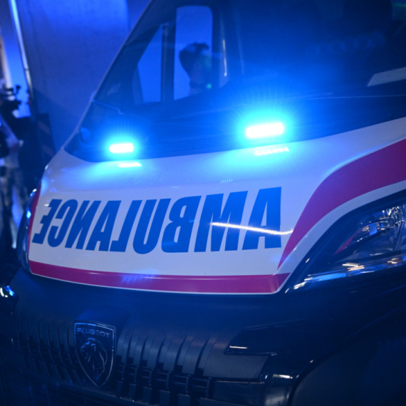 Udes na putu između Novog Pazara i Tutina: Vozilo završilo na krovu