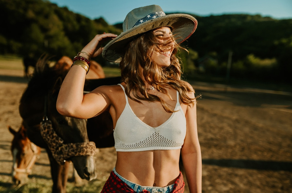 Trendseterke su već poludele: Bez ovog modnog dodatka leto je nezamislivo FOTO