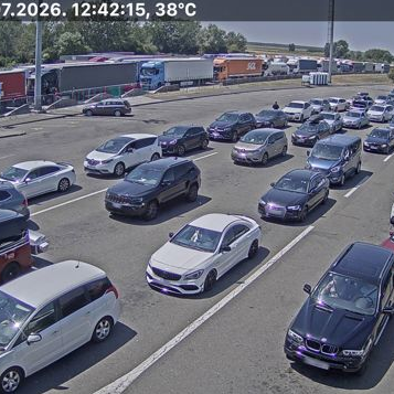 Svi gledaju u ovu kolonu dugu skoro sedam kilometara na granici ka Srbiji: Turisti čekaju na 38 stepeni