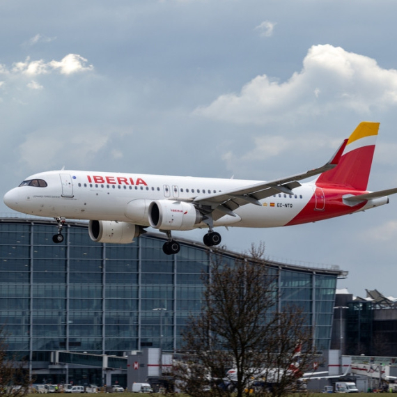Nova drama na splitskom aerodromu: Avion iz Madrida ostao blokiran na pisti zbog pucanja gume